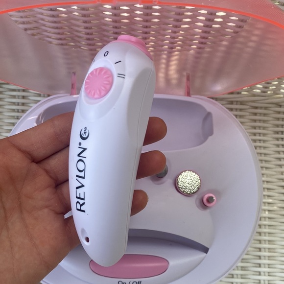 Revlon complete manicure kit with nail dryer - pink - Picture 13 of 13